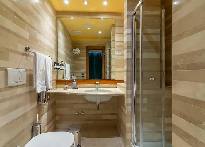 Otel Tritone 3*