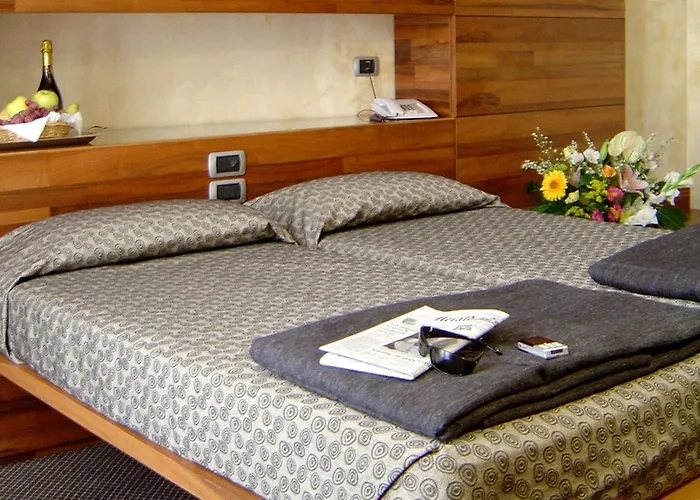 Otel Tritone 3*